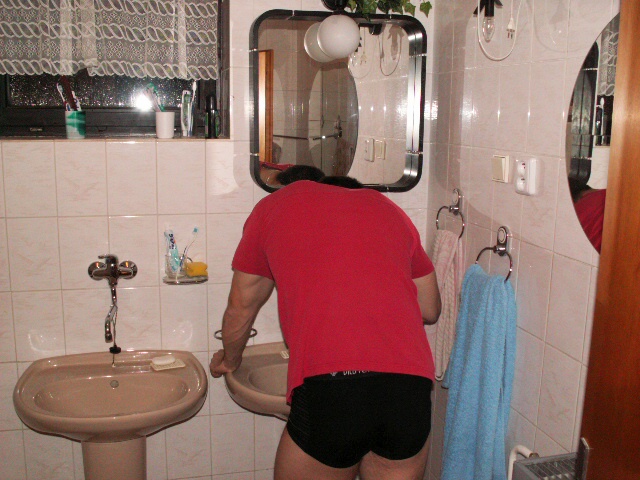 Venca zvrací Boubesovi do umyvadla